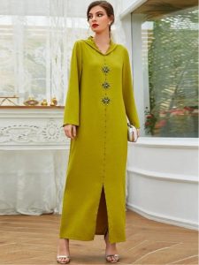Djellaba traditionnelle avec motifs inspirés de l'olive