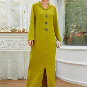 Djellaba traditionnelle avec motifs inspirés de l'olive