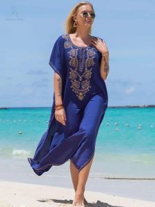 Vêtement traditionnel marocain aux motifs marins