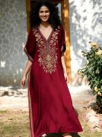 Vêtement marocain rouge, style djellaba Amina, confort assuré