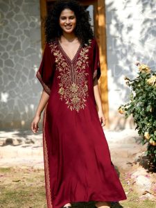 Vêtement marocain rouge, style djellaba Amina, confort assuré