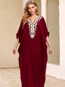 Vêtement marocain rouge pour une allure chic et décontractée