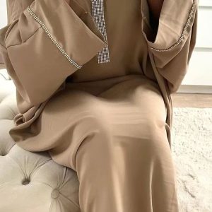 Variété de djellaba marocaine avec motifs et couleurs uniques