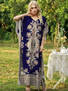 Variantes de djellaba marocaine avec motif traditionnel