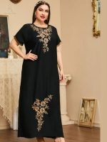 Vêtement traditionnel marocain avec motifs raffinés