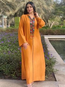 Djellaba marocaine Soleil Saharien, style traditionnel et élégant