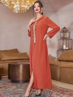 Djellaba traditionnelle avec un éclat de safran unique