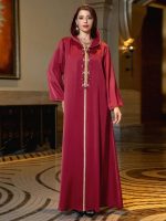 Djellaba rouge grenat avec motifs raffinés