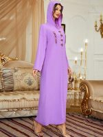 Vêtement marocain : djellaba lavande, élégance simple