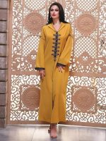 Djellaba marocaine traditionnelle en couleur ocre safran