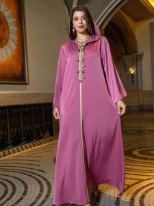 Djellaba en rose sable, style authentique marocain