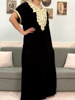 Vêtement traditionnel féminin en coton noir, idéal pour toutes occasions