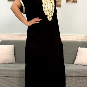Vêtement traditionnel féminin en coton noir, idéal pour toutes occasions