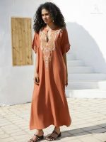 Djellaba traditionnelle orange pour un look chic