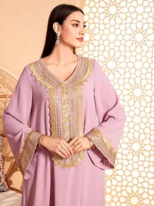 Djellaba rose pour femme, élégance et style traditionnel