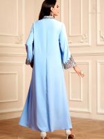 Mode féminine : djellaba bleue, style décontracté