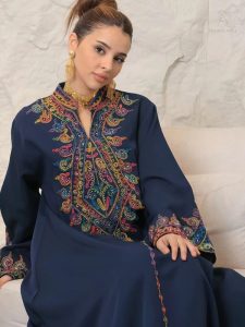 Vêtement traditionnel féminin en teinte bleu royal