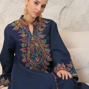 Vêtement traditionnel féminin en teinte bleu royal