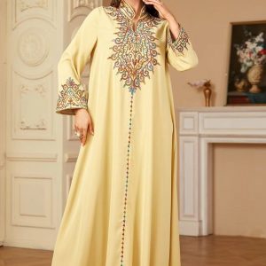 Vêtement traditionnel féminin en jaune royal