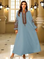 Vêtement marocain femme, djellaba en teinte bleue