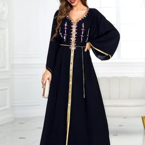 Djellaba noire élégante pour femme, style traditionnel marocain