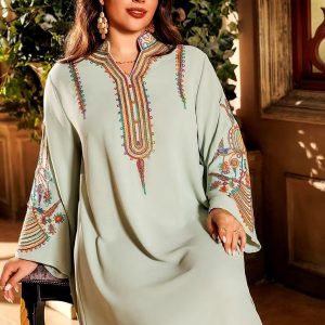 Robuste djellaba bleue pour un style traditionnel féminin