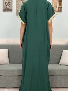 Vêtement traditionnel femme, djellaba verte en tissu coton