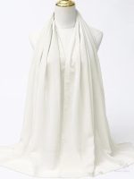 Hijab blanc élégant pour un look raffiné et moderne