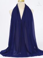 Hijab bleu marine élégant et polyvalent pour les occasions quotidiennes
