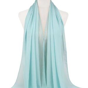 Hijab en mousseline bleu ciel léger et élégant