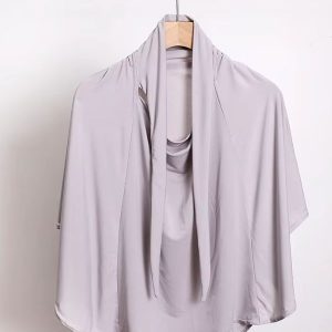Hijab gris argenté élégant et raffiné pour toutes occasions