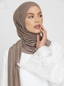Hijab café en jersey doux et confortable