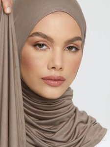 Hijab de couleur café, tissu jersey léger