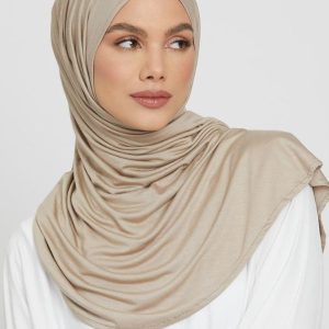 Hijab en jersey de couleur nude, style élégant