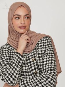 Écharpe hijab taupe, style élégant et confortable