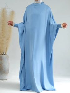 Jilbab bleu clair, style moderne et couvrant pour toutes occasions