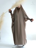 Jilbab unisexe khaki, idéal pour un style décontracté