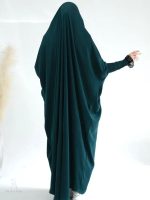 Modèle de jilbab vert foncé, idéal pour un look moderne