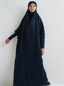 Jilbab bleu élégant pour un style moderne et sobre