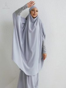 Jilbab confortable en teinte bleu ciel pour tous les jours