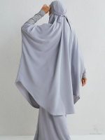 Jilbab bleu ciel, parfait pour compléter une tenue féminine