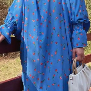 Jilbab bleu avec motifs pour prière, style moderne et spirituel