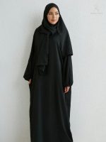 Vêtement féminin noir, style jilbab classique