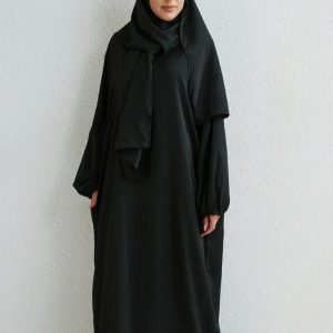 Vêtement féminin noir, style jilbab classique