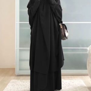 Jilbab Noir des Nuits de Médine élégant et sobre