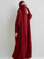 Vêtement traditionnel, jilbab rouge pour tous les jours