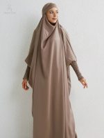 Jilbab en taupe, idéal pour un look quotidien