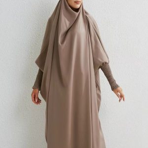 Jilbab en taupe, idéal pour un look quotidien