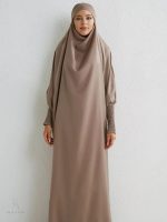 Jilbab taupe, pièce essentielle pour les tenues modestes
