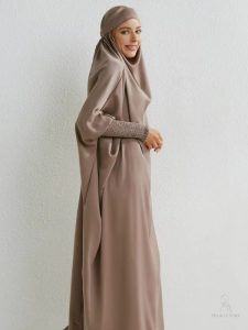 Jilbab couleur taupe, parfait pour toute occasion